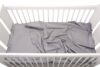 Set lenjerie patut bebe, bumbac (cearceaf pat 70x140, cearceaf pilota 100x140, fata perna 35x50), brodata, cu volan, GRI